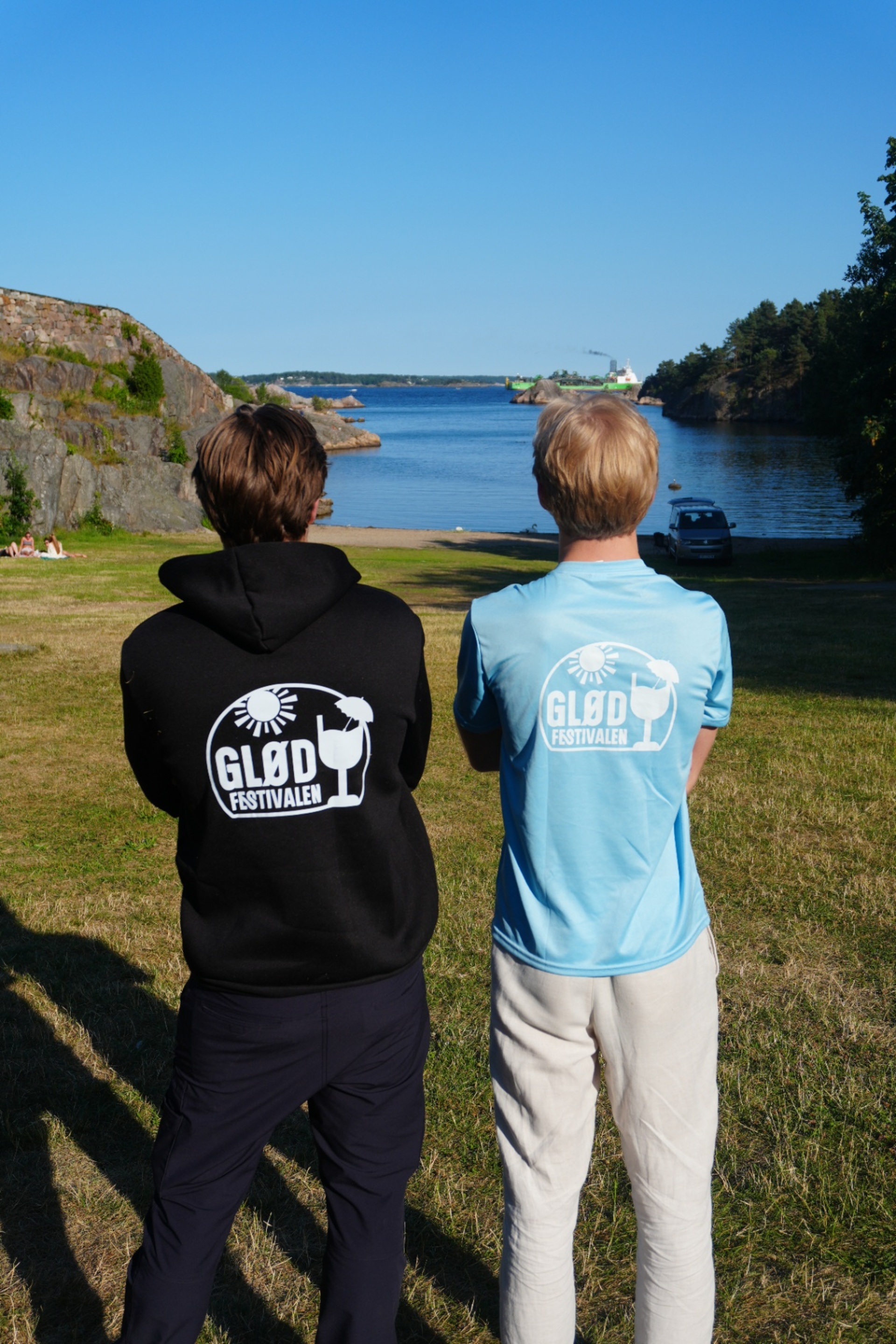 GLØD Merch vibe ved fjorden